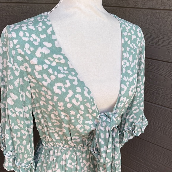 🎉Host Pick- ILLA ILLA Sage Print Jumper - Picture 2 of 6